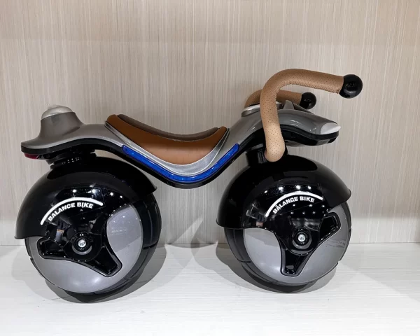 Ready-to-Ride Kids' Scooter Sliding Car No Assembly Full-Body Paint with Lights Ride on Car - 图片 4