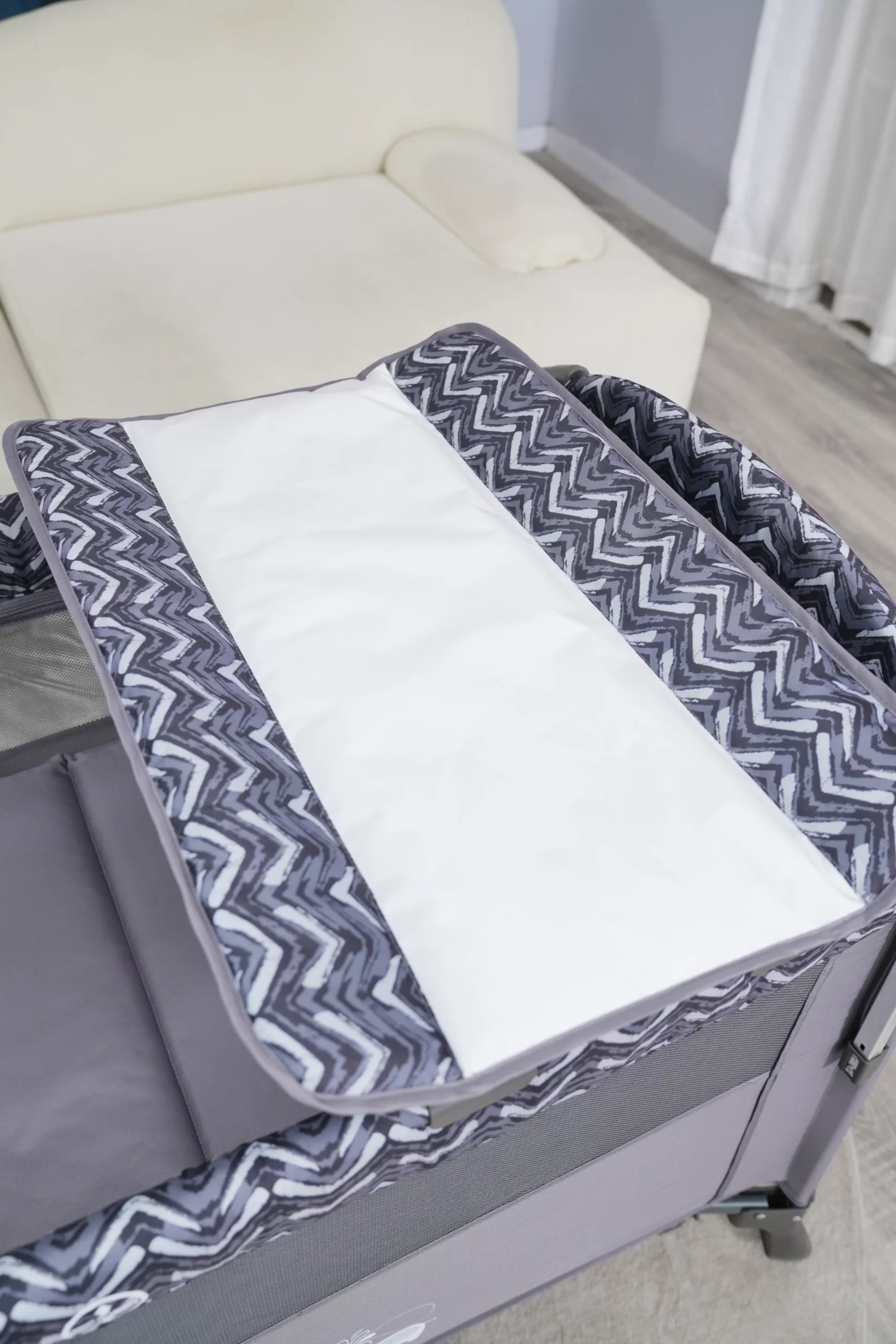 Wholesale Foldable Multifunctional Baby Playard Crib with Mosquito Net, Changing Table, Toy Bar & Storage - 图片 13