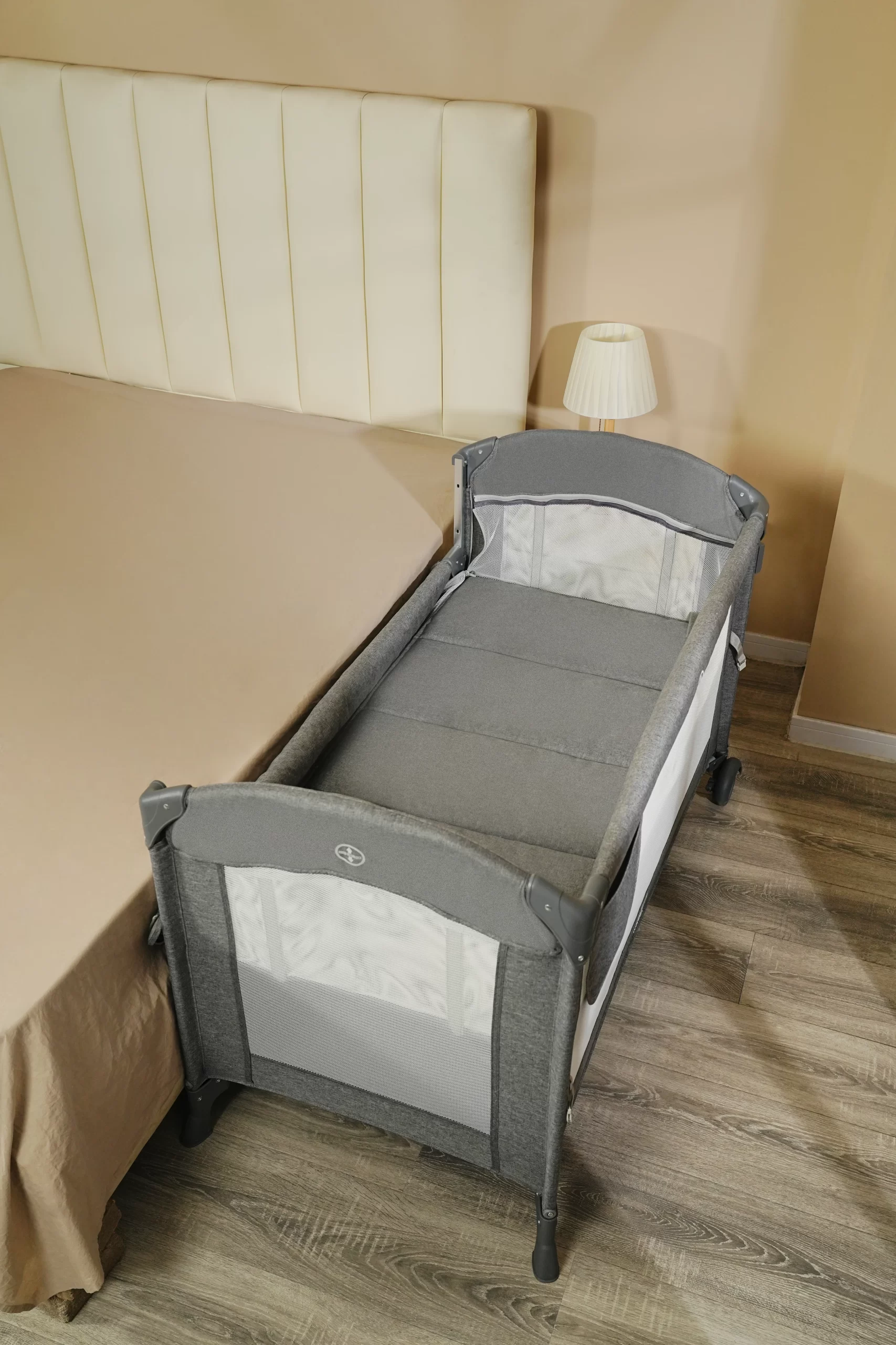 Wholesale Multifunctional Baby Travel Bed, Foldable Playpen with Changing Table, Adjustable Canopy & Storage Basket for Newborns - 图片 5