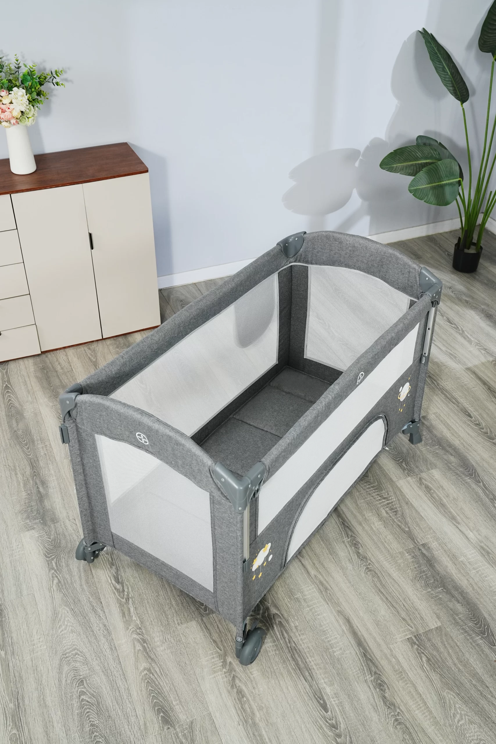 Wholesale Multifunctional Baby Travel Bed, Foldable Playpen with Changing Table, Adjustable Canopy & Storage Basket for Newborns - 图片 9